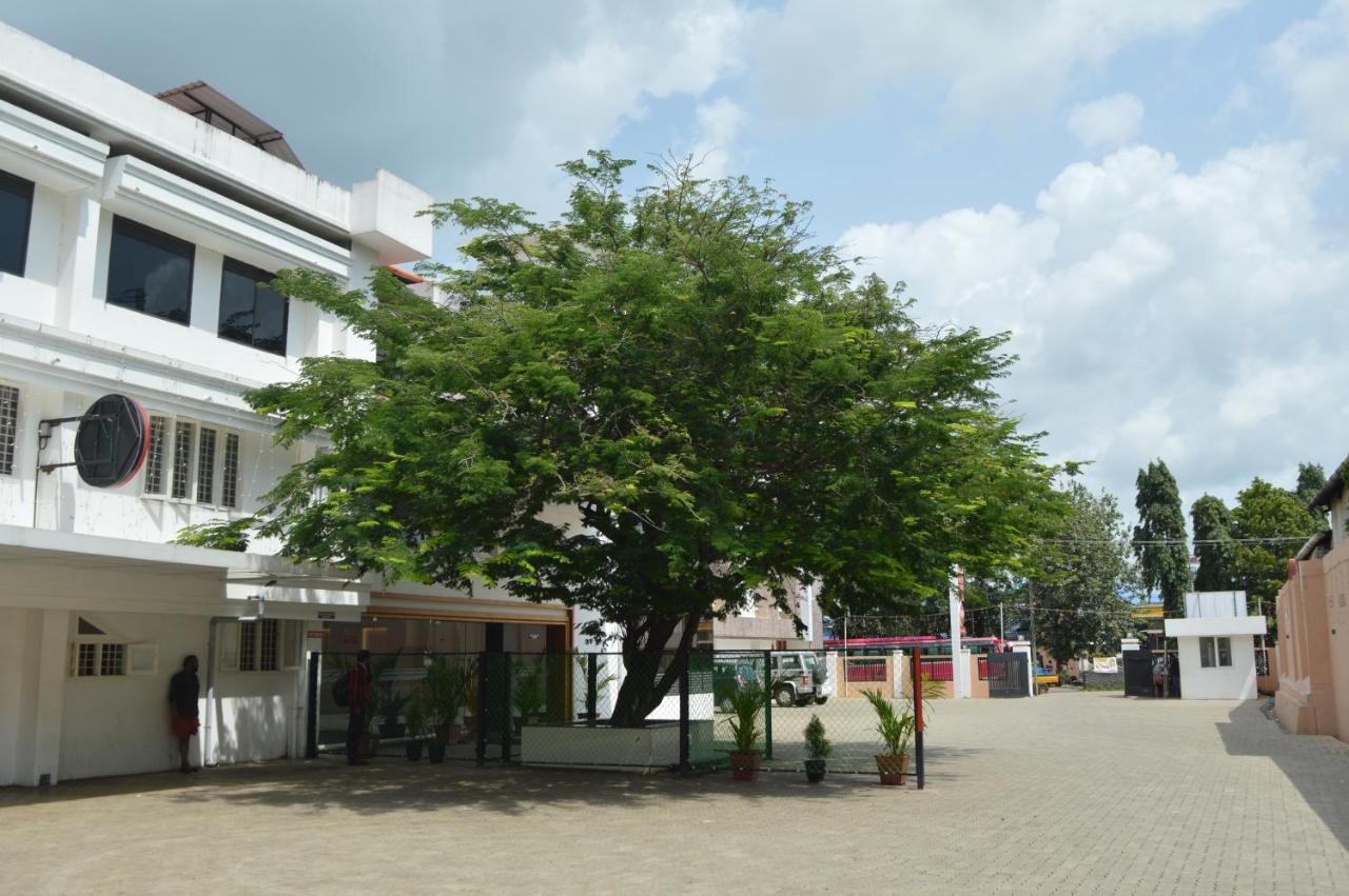 Hotel Apsara Shoranur Exterior photo