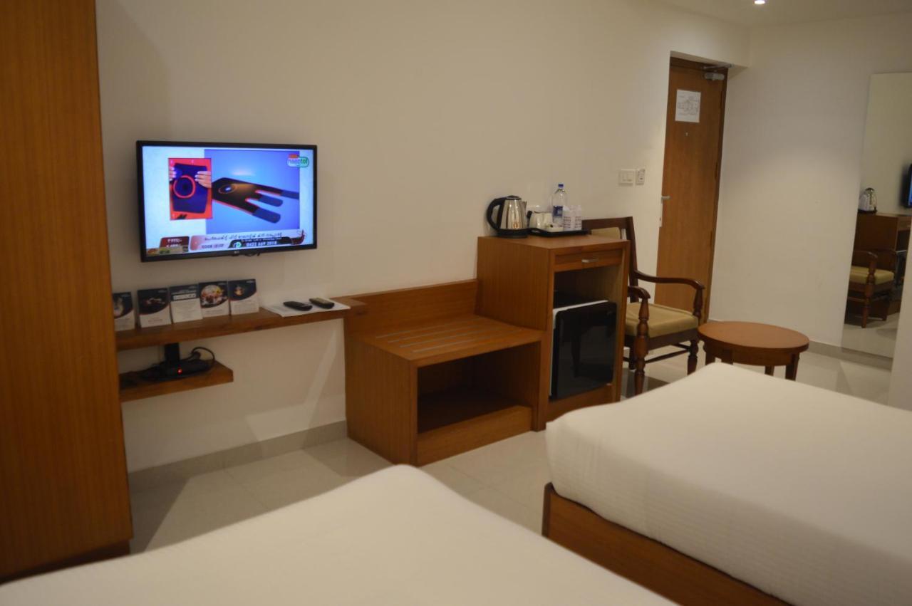 Hotel Apsara Shoranur Exterior photo