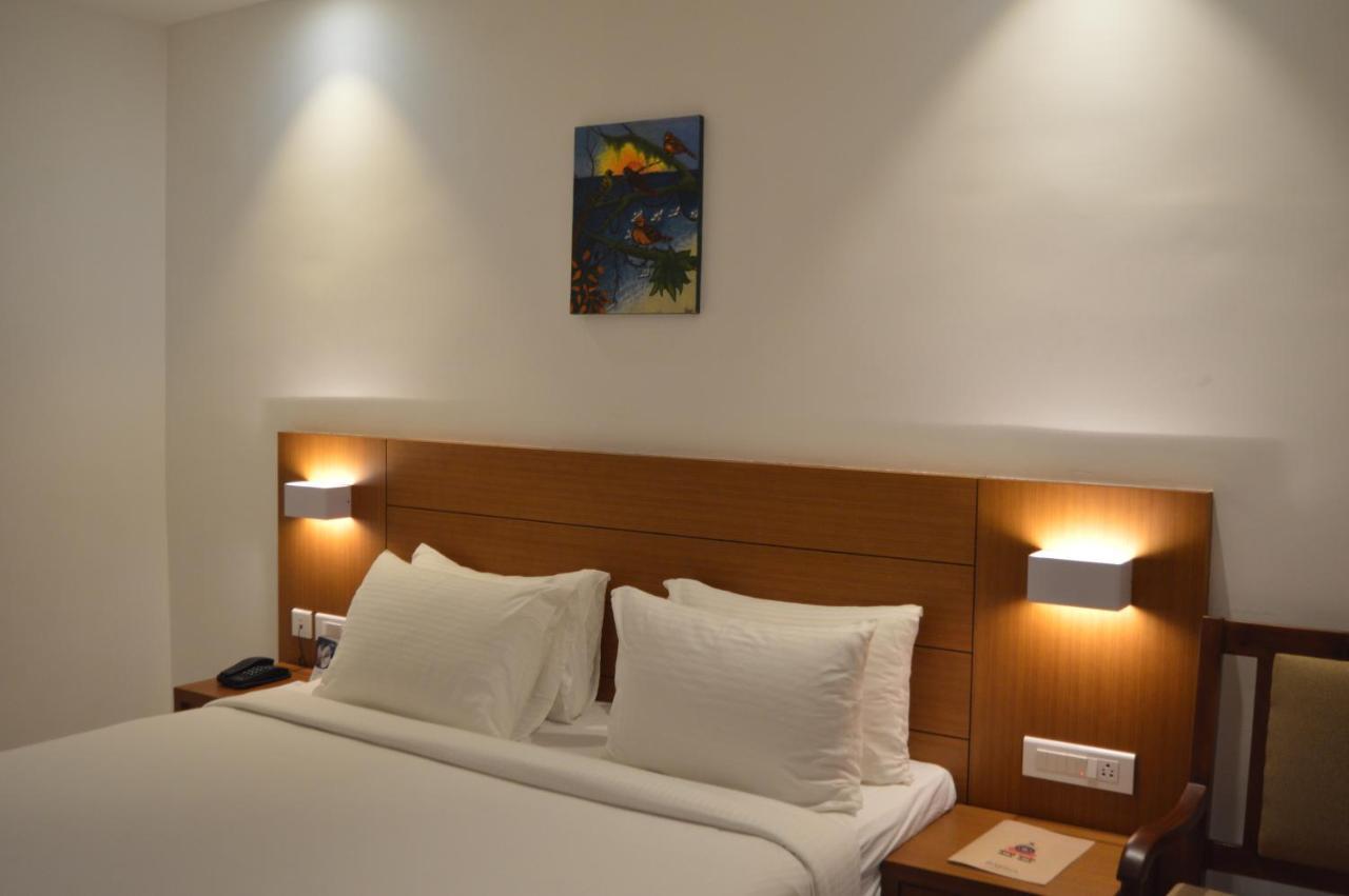 Hotel Apsara Shoranur Exterior photo