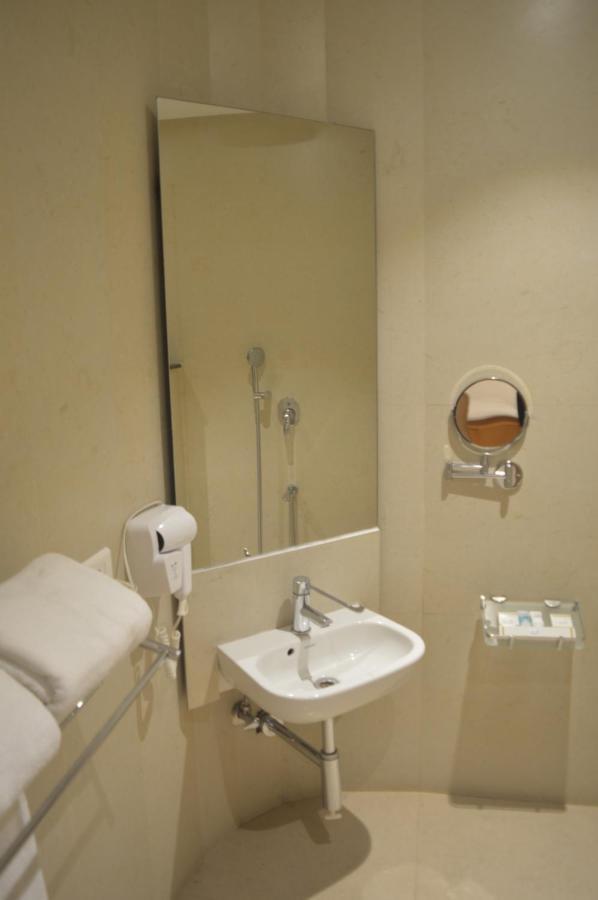 Hotel Apsara Shoranur Exterior photo