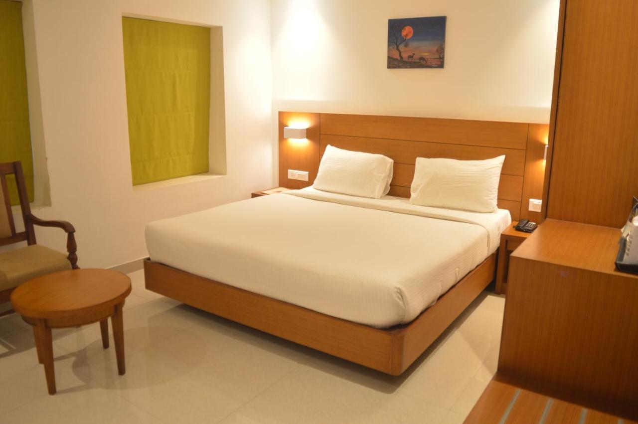 Hotel Apsara Shoranur Exterior photo
